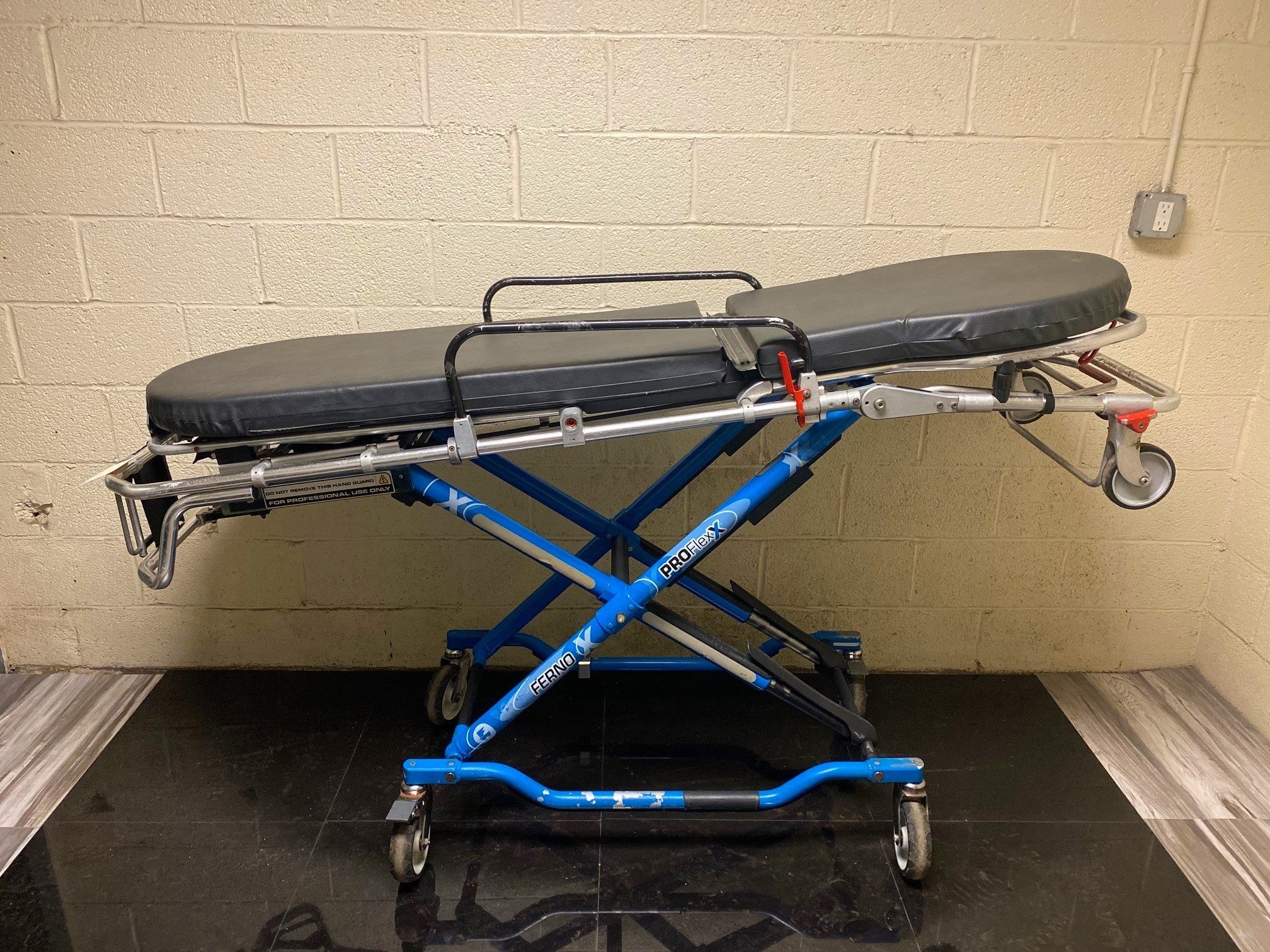 Ferno 35X Proflexx 700lbs Capacity Ambulance Cot | Used Equipment - Ferno - JJJ Medical