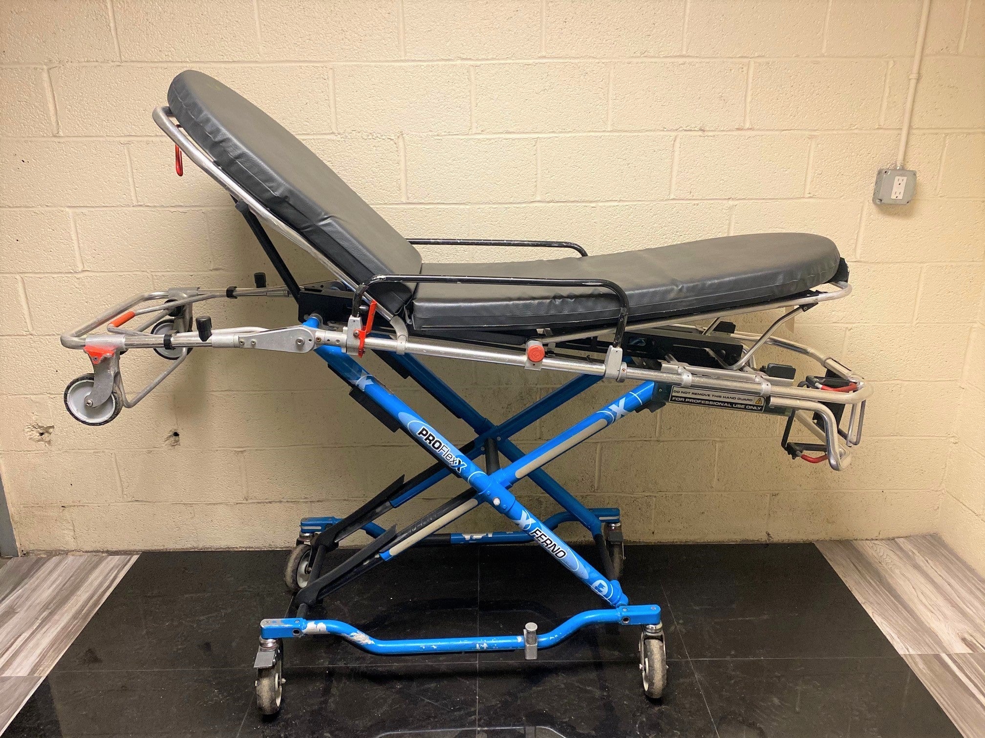 Ferno 35X Proflexx 700lbs Capacity Ambulance Cot | Used Equipment - Ferno - JJJ Medical