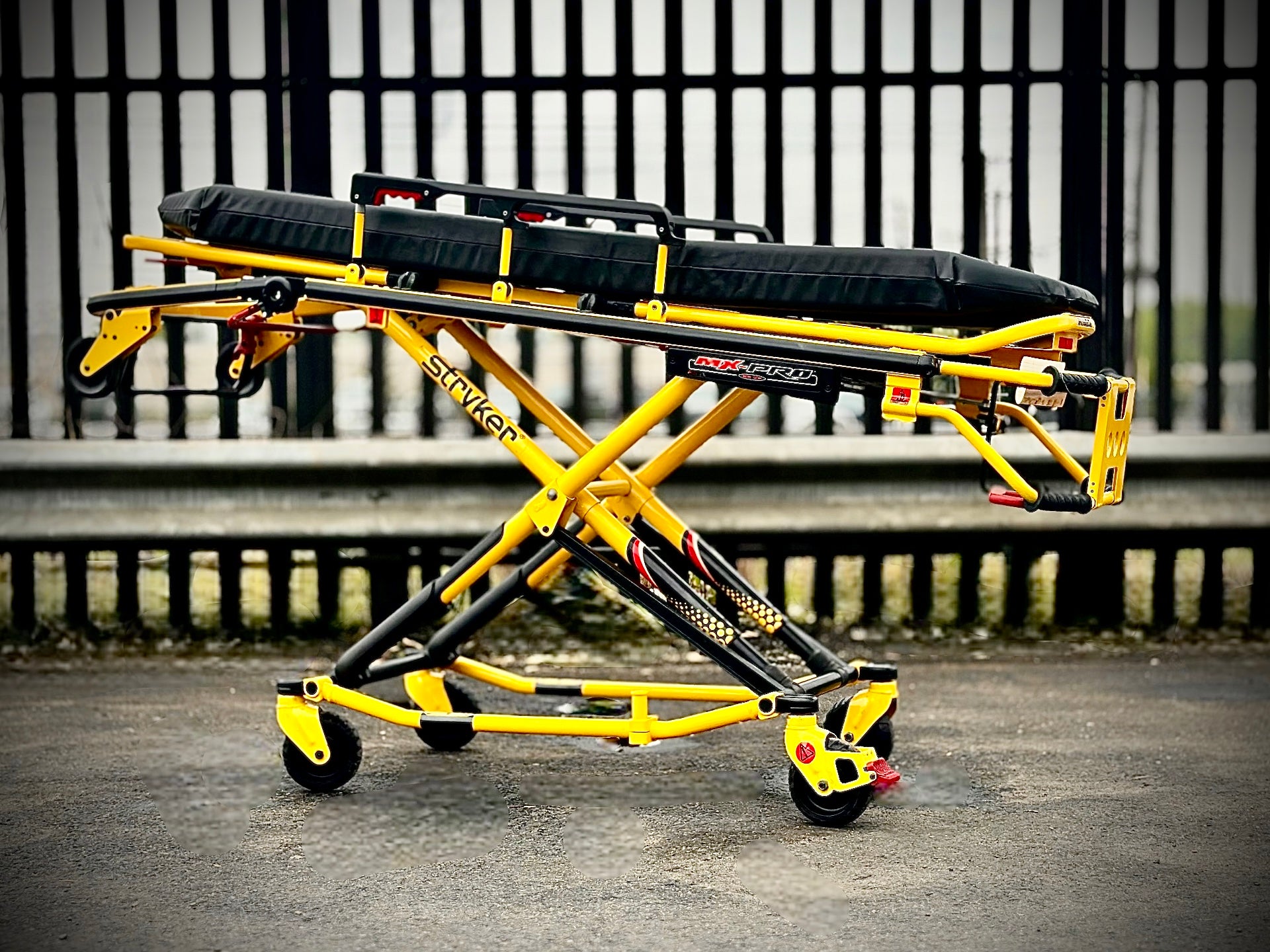 Stryker Mx Pro R3 600 - 650 LBS Capacity Ambulance Cot | Refurbished STR6082 FREE SHIPPING