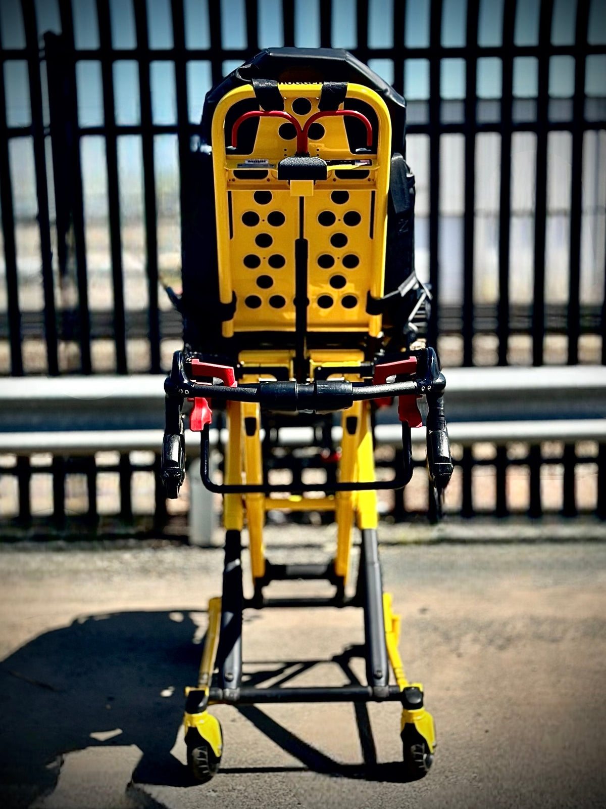 Stryker Performance-PRO XT 6086 Manual Ambulance Cot – 700 lb Capacity