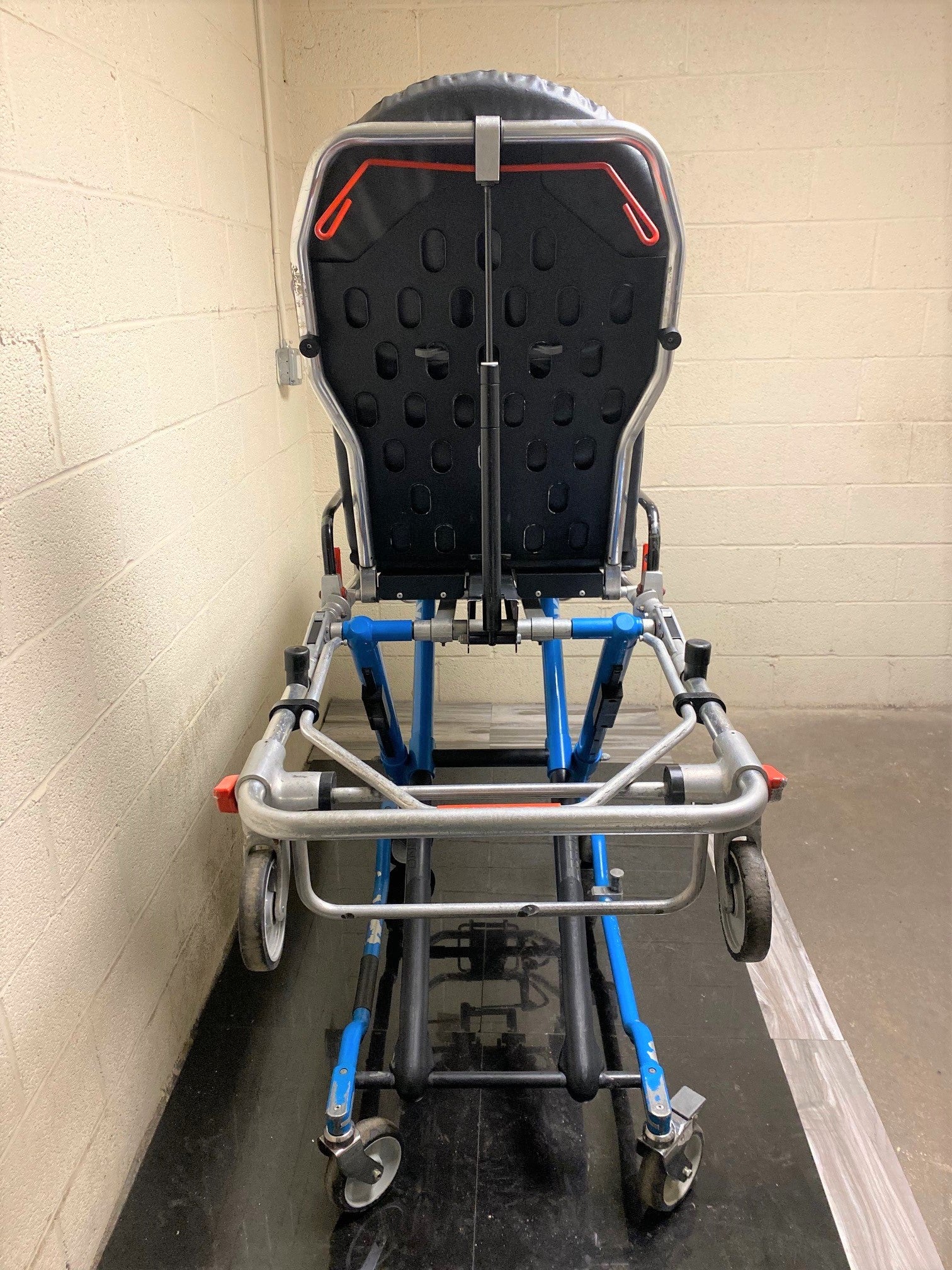 Ferno 35X Proflexx 700lbs Capacity Ambulance Cot | Used Equipment