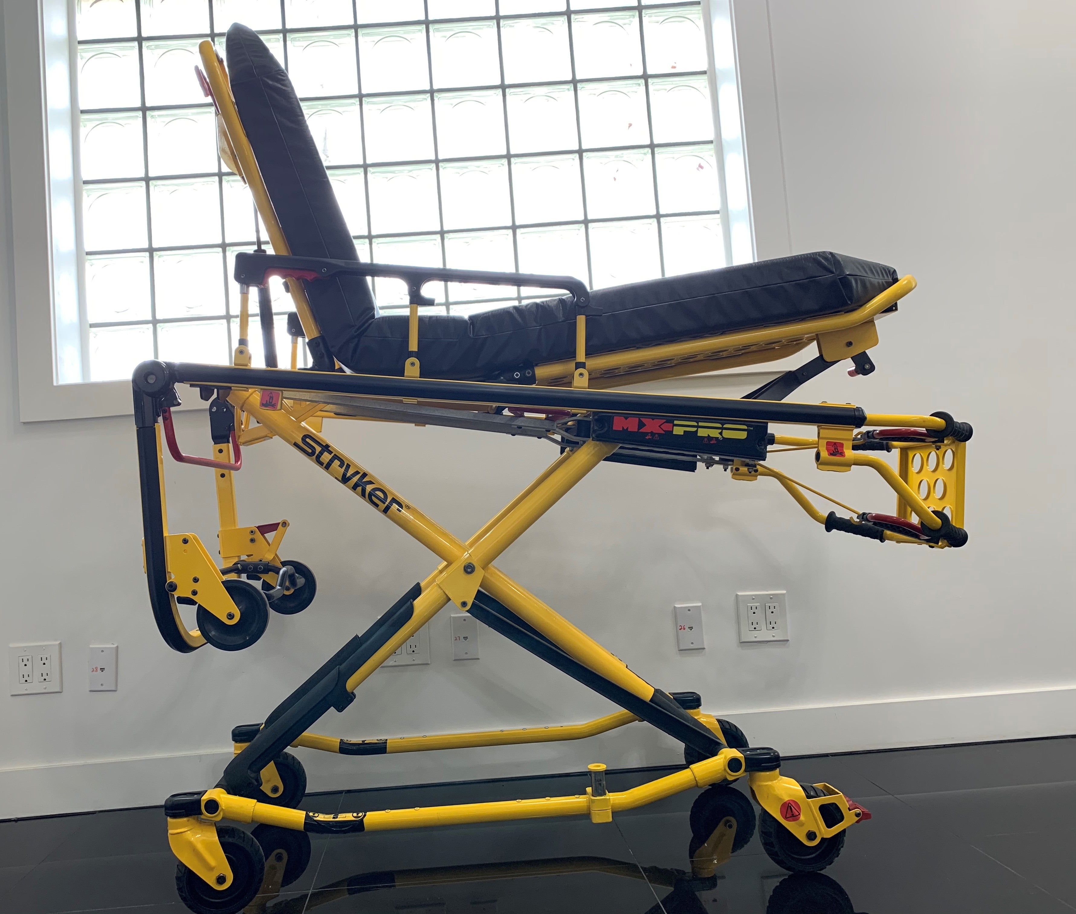 Stryker Mx Pro 500 LBS Capacity Ambulance Cot | Recertified