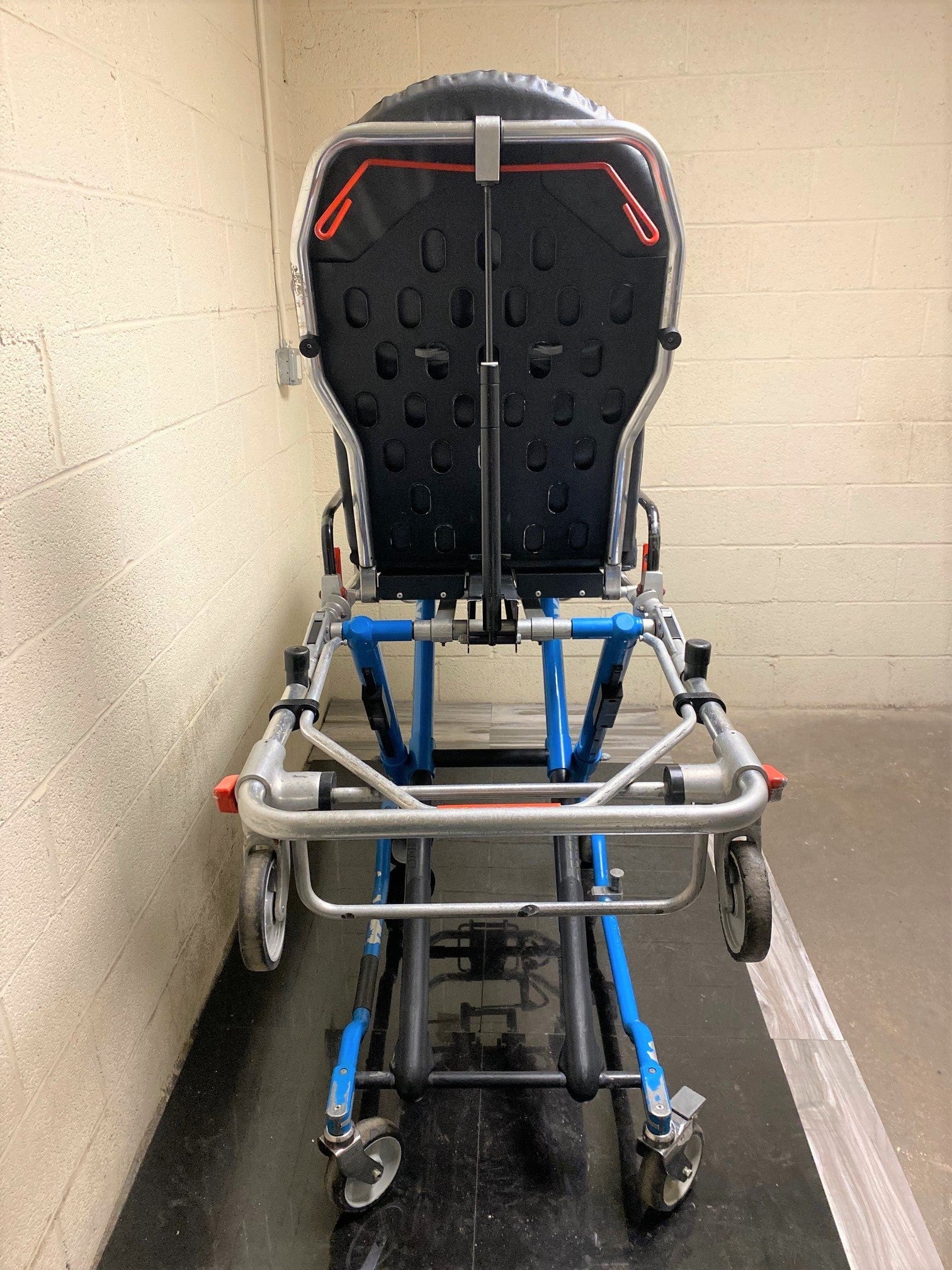 Ferno 35X Proflexx 700lbs Capacity Ambulance Cot | Used Equipment - Ferno - JJJ Medical