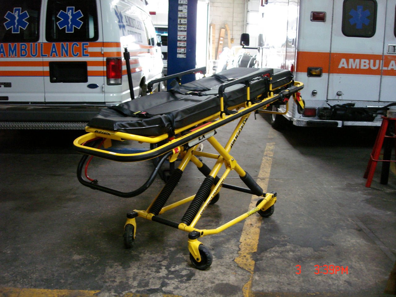 Stryker LX Ambulance Cot 500 lb Capacity – Refurbished - Stryker - Stretchers R Us
